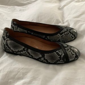 Vionic carol ballet flats NWOT